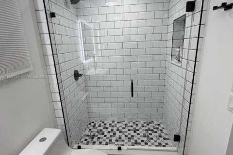 Condominio en alquiler en Miami, Florida, 3 dormitorios, 110.55 m2 № 2060895 - foto 7