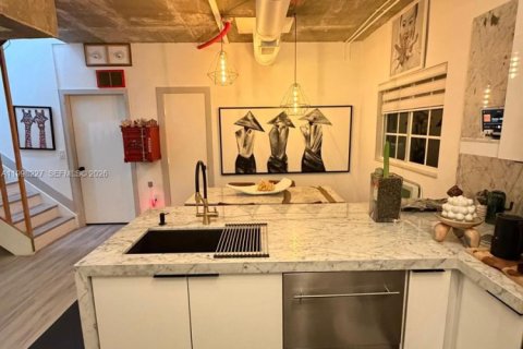 Condominio en alquiler en Miami, Florida, 3 dormitorios, 110.55 m2 № 2060895 - foto 5