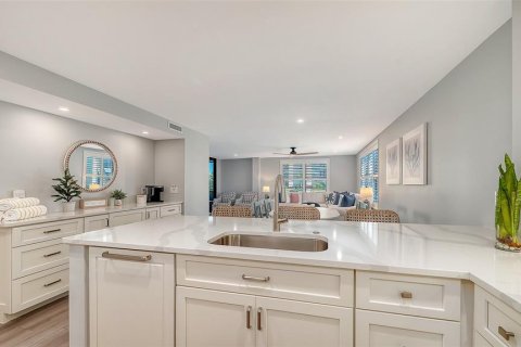Condo in Sarasota, Florida, 3 bedrooms № 2212993 - photo 8