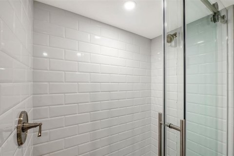 Condo in Sarasota, Florida, 3 bedrooms № 2212993 - photo 28