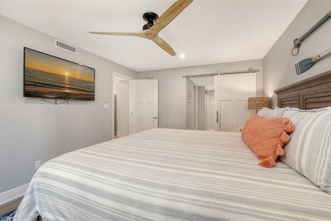 Condo in Sarasota, Florida, 3 bedrooms № 2212993 - photo 25