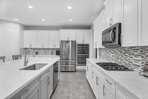 House in Winter Garden, Florida 6 bedrooms, 433.57 sq.m. № 1846960 - photo 16