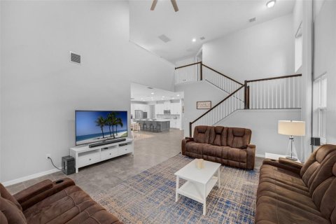 House in Winter Garden, Florida 6 bedrooms, 433.57 sq.m. № 1846960 - photo 11