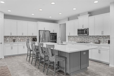 House in Winter Garden, Florida 6 bedrooms, 433.57 sq.m. № 1846960 - photo 15