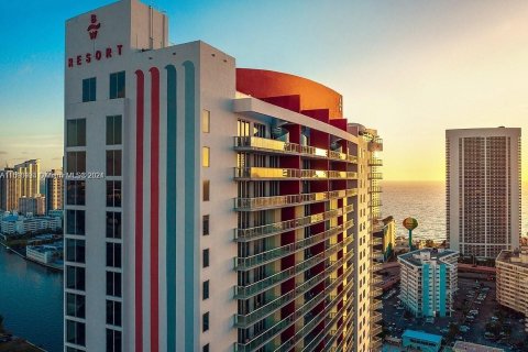 Condo in Hallandale Beach, Florida, 2 bedrooms  № 1702959 - photo 14