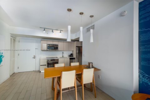 Condo in Hallandale Beach, Florida, 2 bedrooms  № 1702959 - photo 3