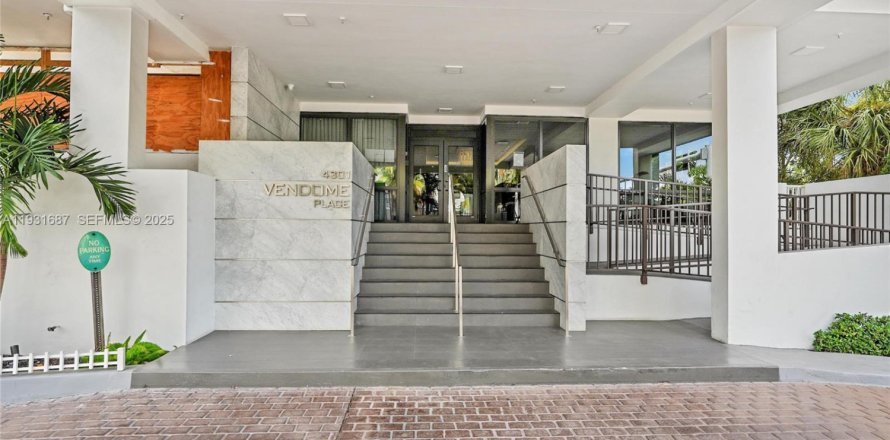 Кондоминиум с 2 спальнями в Майами-Бич, Флорида № 1990343