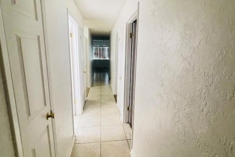 Casa en venta en Orlando, Florida, 5 dormitorios, 324.69 m2 № 1810927 - foto 3