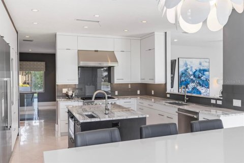 House in Orlando, Florida 6 bedrooms, 471.11 sq.m. № 1608632 - photo 25