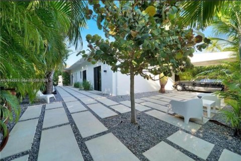 Casa en venta en Miami Beach, Florida, 4 dormitorios № 2000277 - foto 8