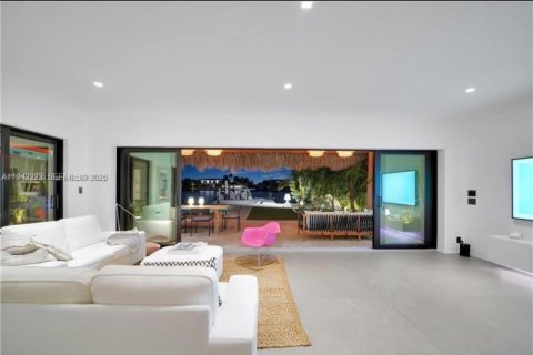 Casa en venta en Miami Beach, Florida, 4 dormitorios № 2000277 - foto 9