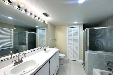 Villa ou maison à louer à Kissimmee, Floride: 3 chambres, 206.71 m2 № 2339132 - photo 15