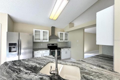 Villa ou maison à louer à Kissimmee, Floride: 3 chambres, 206.71 m2 № 2339132 - photo 9