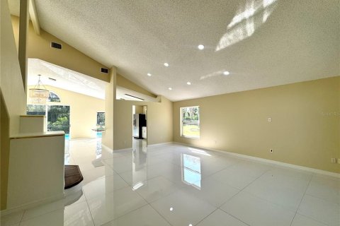 Villa ou maison à louer à Kissimmee, Floride: 3 chambres, 206.71 m2 № 2339132 - photo 2