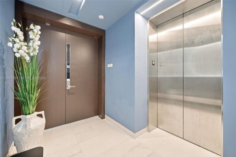 Copropriété à vendre à Miami, Floride: 3 chambres, 181.81 m2 № 2385536 - photo 27