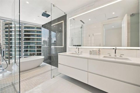 Copropriété à vendre à Miami, Floride: 3 chambres, 181.81 m2 № 2385536 - photo 16