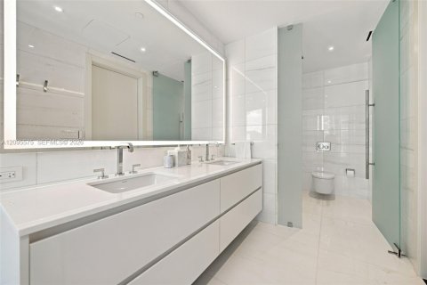 Copropriété à vendre à Miami, Floride: 3 chambres, 181.81 m2 № 2385536 - photo 17