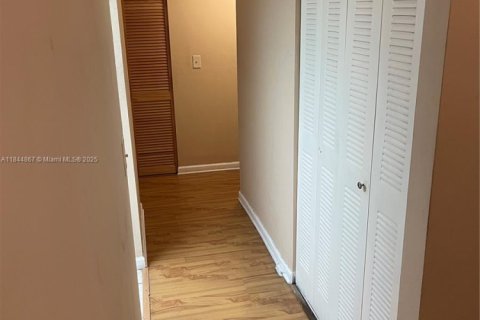 Copropriété à vendre à Miami, Floride: 1 chambre, 106.74 m2 № 1850895 - photo 2