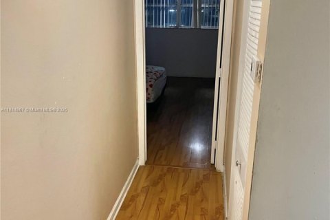 Copropriété à vendre à Miami, Floride: 1 chambre, 106.74 m2 № 1850895 - photo 5
