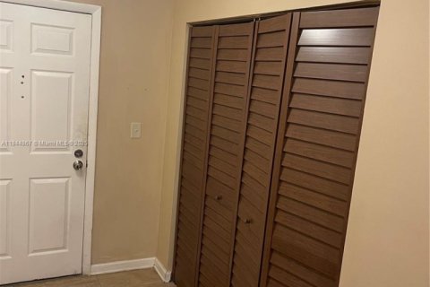 Copropriété à vendre à Miami, Floride: 1 chambre, 106.74 m2 № 1850895 - photo 3