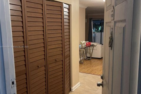 Copropriété à vendre à Miami, Floride: 1 chambre, 106.74 m2 № 1850895 - photo 4