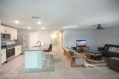 Casa en venta en Zephyrhills, Florida, 3 dormitorios, 157 m2 № 1723775 - foto 10
