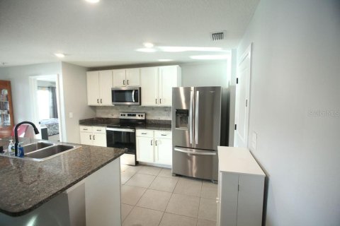 Casa en venta en Zephyrhills, Florida, 3 dormitorios, 157 m2 № 1723775 - foto 13