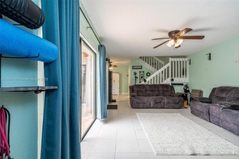 Townhouse in Davie, Florida 3 bedrooms, 153.66 sq.m. № 1893131 - photo 13