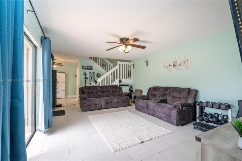 Townhouse in Davie, Florida 3 bedrooms, 153.66 sq.m. № 1893131 - photo 12