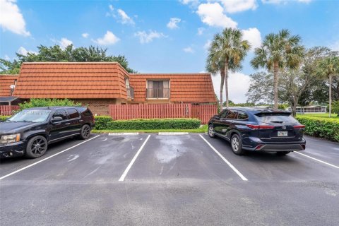 Townhouse in Davie, Florida 3 bedrooms, 153.66 sq.m. № 1893131 - photo 28