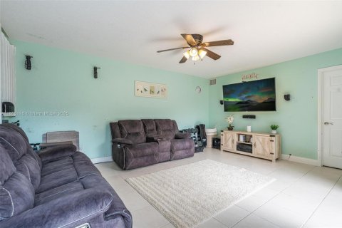 Townhouse in Davie, Florida 3 bedrooms, 153.66 sq.m. № 1893131 - photo 10