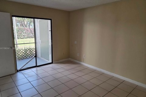 Condominio en alquiler en Homestead, Florida, 1 dormitorio, 63.64 m2 № 2031765 - foto 4