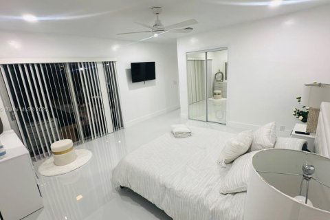 Casa en alquiler en Deerfield Beach, Florida, 3 dormitorios, 161.09 m2 № 1943665 - foto 6