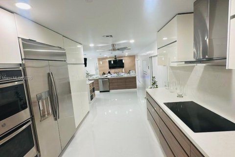 Casa en alquiler en Deerfield Beach, Florida, 3 dormitorios, 161.09 m2 № 1943665 - foto 1