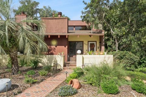 House in DeLand, Florida 3 bedrooms, 231.23 sq.m. № 2405249