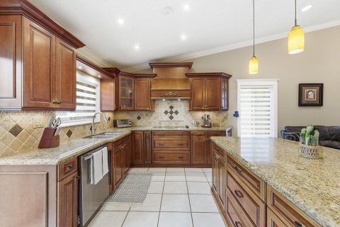 Villa ou maison à vendre à Miramar, Floride: 4 chambres, 205.04 m2 № 2025607 - photo 13