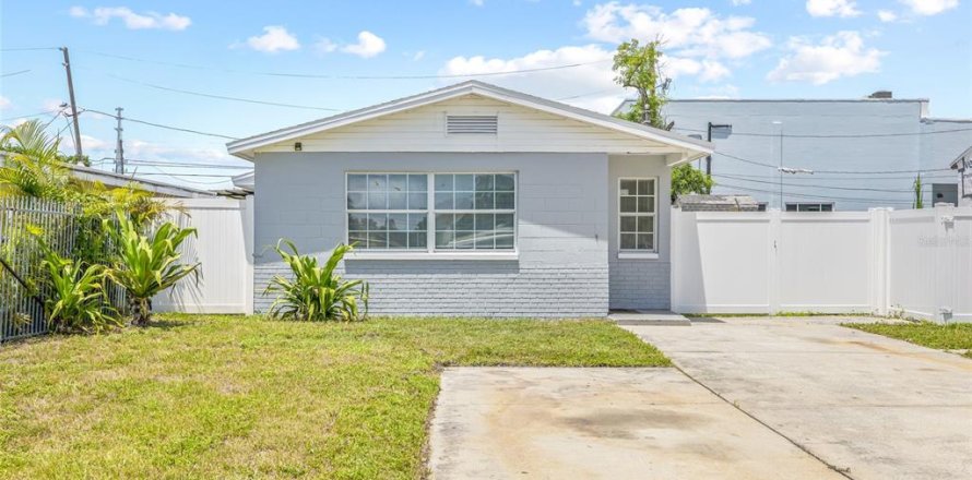 Villa ou maison à Saint Petersburg, Floride 3 chambres, 82.31 m2 № 1872783