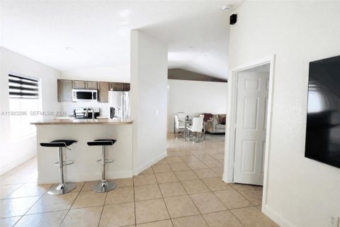 House in Miramar, Florida 4 bedrooms, 155.33 sq.m. № 2045356 - photo 4