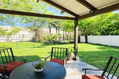 House in Miramar, Florida 4 bedrooms, 155.33 sq.m. № 2045356 - photo 7