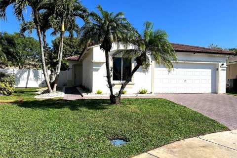 House in Miramar, Florida 4 bedrooms, 155.33 sq.m. № 2045356