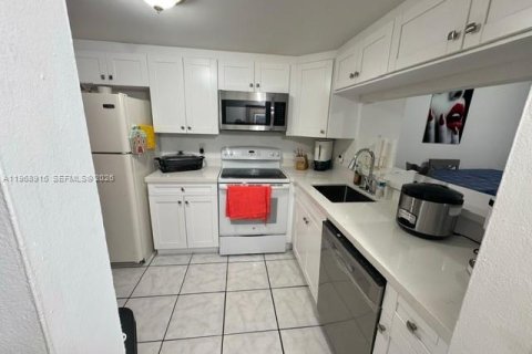 Condominio en Miami, Florida, 2 dormitorios  № 2029980
