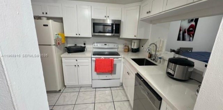Condominio en Miami, Florida, 2 dormitorios  № 2029980