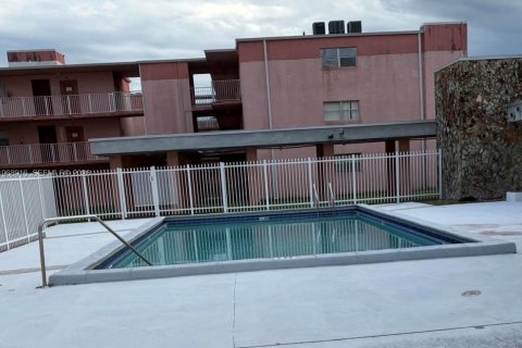 Condominio en alquiler en Miami, Florida, 2 dormitorios, 74.32 m2 № 2029980 - foto 6