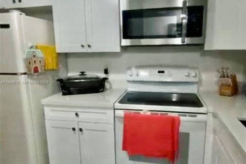 Condominio en alquiler en Miami, Florida, 2 dormitorios, 74.32 m2 № 2029980 - foto 11