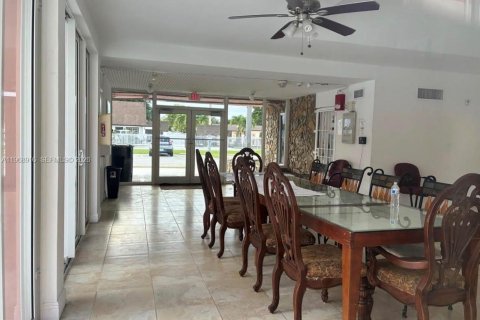 Condominio en alquiler en Miami, Florida, 2 dormitorios, 74.32 m2 № 2029980 - foto 7