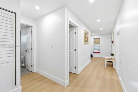 Купить коммерческую недвижимость в Холливуд, Флорида 194.91м2, № 1996387 - фото 29