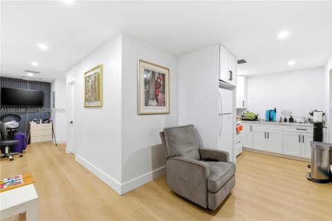 Купить коммерческую недвижимость в Холливуд, Флорида 194.91м2, № 1996387 - фото 19