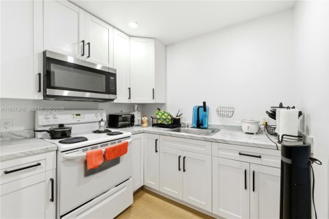 Купить коммерческую недвижимость в Холливуд, Флорида 194.91м2, № 1996387 - фото 21