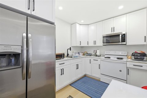 Купить коммерческую недвижимость в Холливуд, Флорида 194.91м2, № 1996387 - фото 8