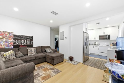 Купить коммерческую недвижимость в Холливуд, Флорида 194.91м2, № 1996387 - фото 7